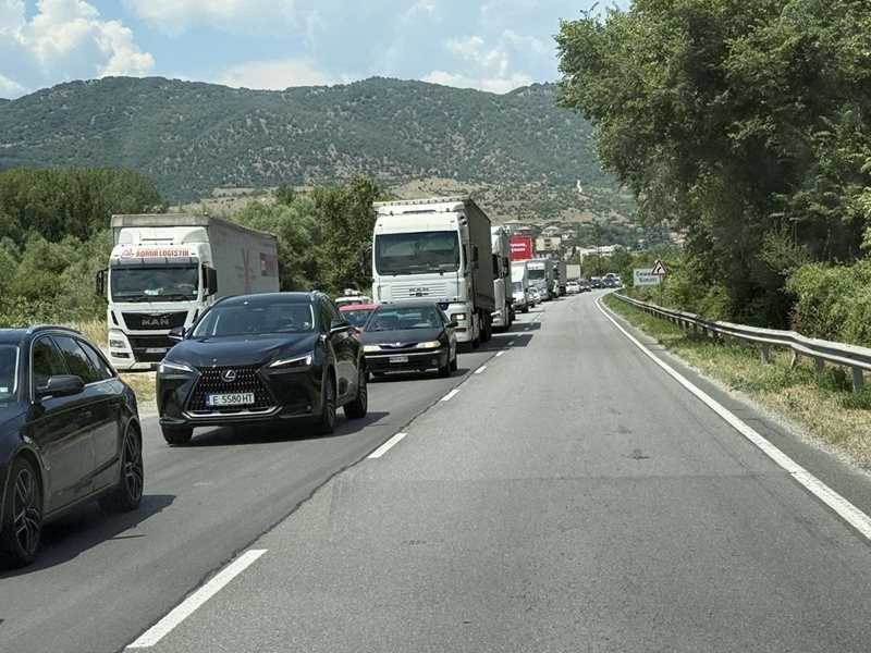 Yine Yunanistan Yolunda Cehennem: Kuyruk 20 Kilometreyi Aştı