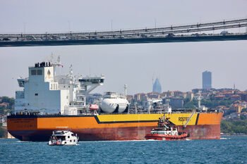 İngiliz Ordusu, Manş Denizi'nde Rus Gölge Filosuna Ait Tankeri Ele Geçirdi