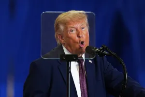 Trump'tan Senato'ya sert tepki: 'İran'ı dize getirdim, onlar ise işimi zorlaştırıyor'