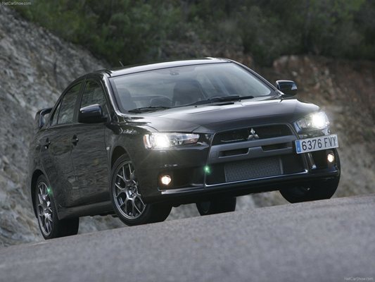 Mitsubishi Lancer'ın son nesli (2007-2024) beş kez makyajlanarak rekor kırdı.