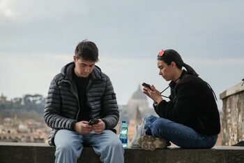 Akıllı Telefonlar Daha Az Çocuk Doğmasına Neden Oluyor, İki Araştırma Gösteriyor