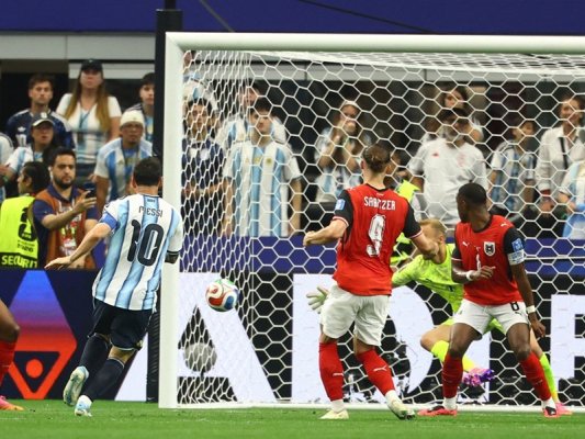 Efsanevi Peter Schmeichel: Messi'nin Avusturya'ya Attığı İlk Gol Sayılmamalıydı