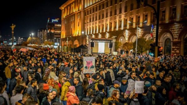 Bulgaristan Hükümeti Bütçe Planını İptali Değerlendiriyor, Protestolar Sofya'yı Sarsıyor