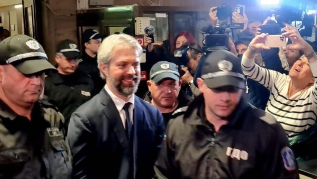 Muhalif Varna Belediye Başkanı Kotsev, Destekçilerinin Kitle Fonlamasıyla Topladığı Kefaletle Serbest Kaldı