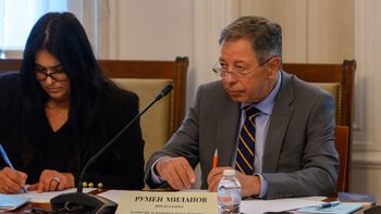 "Politik" ve "Sorumsuz": Koruma Servisi Kendi Görüşüne Aykırı Olarak İktidarın Fikirlerini Destekliyor