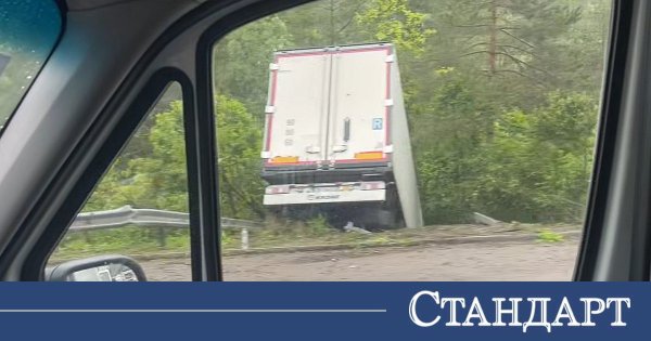 Tır 'Hemus'ta Devrildi! Vitiya Tüneli'nden Sonra Kilometrelerce Trafik Sıkışıklığı