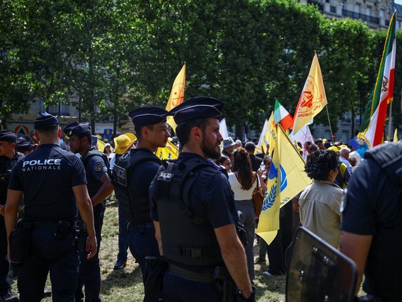 Paris'te İran'daki İnfazları Protesto Eden Gösteride 20 Kişi Tutuklandı (Fotoğraflar)