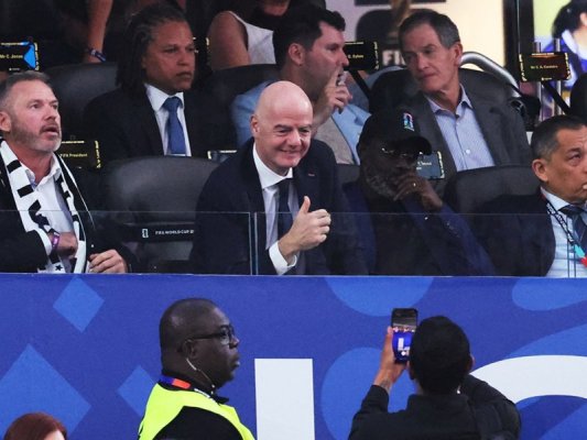 Infantino, Özel Uçakla Dünya Kupası'nda Her Gün İki Maça Katılacak