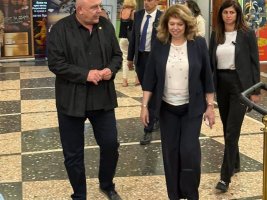 İliyana Yotova ve Mihaela Dotsova, Satirik Tiyatro'daki Georgi Parçalev Anma Gösterisinin Galasına Katıldı