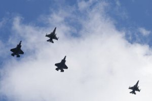 NYT: ABD, NATO'nun Avrupa'daki Uçaklarının Üçte Birini Çekmeye Hazırlanıyor