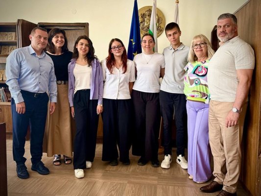 Penço Milkov Gençlik Parlamentosu'nun Yeni Yönetimine Başarı Diledi
