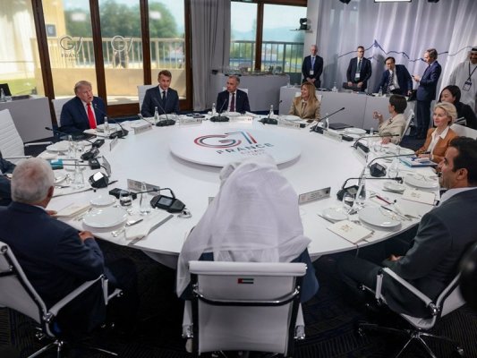 Yanlışlıkla Açık Kalan Mikrofonlar G-7 Liderlerinin Resmi Olmayan Konuşmalarını Ortaya Çıkardı
