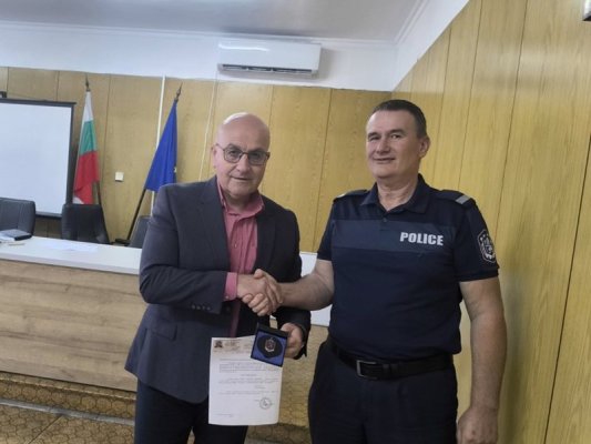 Septemvri'de Emekli Olan Polise Törenle Veda