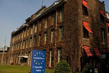 Avrupa Komisyonu'ndan uzaktan yargılama ve Europol'e geniş yetki önerisi