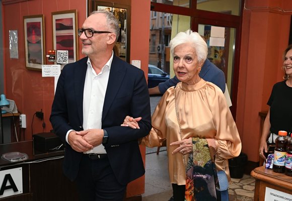 Opera prima donnası Raina Kabaivanska, filmin yapımcısı ve NBÜ İcra Kurulu Başkanı Dr. Georgi Tekev ile birlikte. Fotoğraflar: Georgi Paleykov