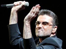 George Michael'ın Miksaj Konsolu İngiltere'deki Küçük Bir Stüdyoda Bulundu