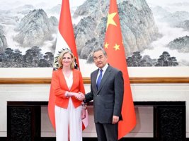 Wang Yi: Çin ile Avusturya Dostane Ortaklık İçin Örnek Teşkil Ediyor