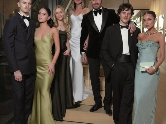 David Beckham'ın Oğlu Anne-Babasıyla Savaşarak Zengin Olmak İstiyor