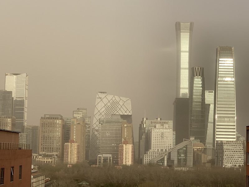 Küçük Bir Uçak Pekin'deki En Yüksek Gökdelene Çarptı, Yetkililer Fotoğraf Çekmeyi Yasakladı