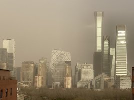 Küçük Bir Uçak Pekin'deki En Yüksek Gökdelene Çarptı, Yetkililer Fotoğraf Çekmeyi Yasakladı
