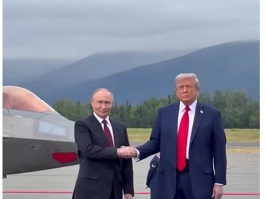 Putin, Trump'ı 55 Dakikalık Telefon Görüşmesiyle 80. Doğum Gününde Kutladı