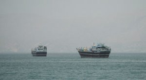 BM Tahliye Planı Kapsamında Hürmüz Boğazı'ndan Gemiler Geçiş Yapıyor