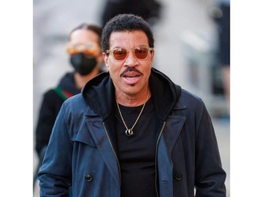 Lionel Richie Sağlık Sorunu Nedeniyle Turnesini Durdurdu (Video)