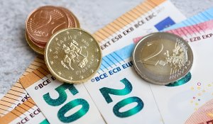Dolar baskısını sürdürüyor, euro dar bantta bekleyişte