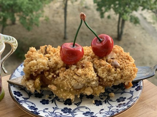 Elmalı ve Kirazlı Crumble