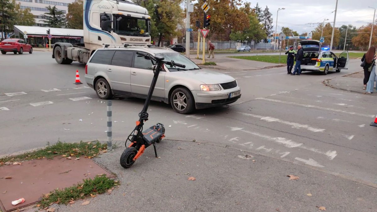 İki Çocuk Elektrikli Scooter ile Kafa Kafaya Çarpıştı