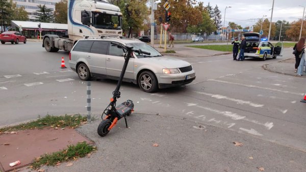 İki Çocuk Elektrikli Scooter ile Kafa Kafaya Çarpıştı