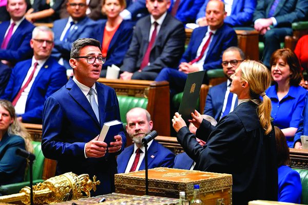 Burnham, Birleşik Krallık'ta Sert Bir Dönüşe Hazırlanıyor