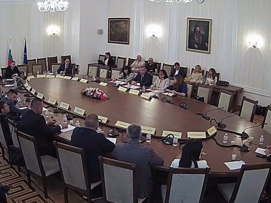 Bakan Pe'ev: Bulgaristan Gökyüzü Avrupa'nın En Yoğunlarından Biri
