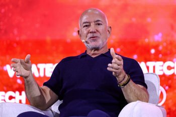 Bezos, Yapay Zekanın İşçi Kıtlığına Yol Açacağı Konusunda İyimser