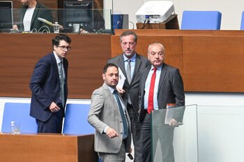 Milletvekilleri Maaşlarını Dondurma Kararını Oyluyor