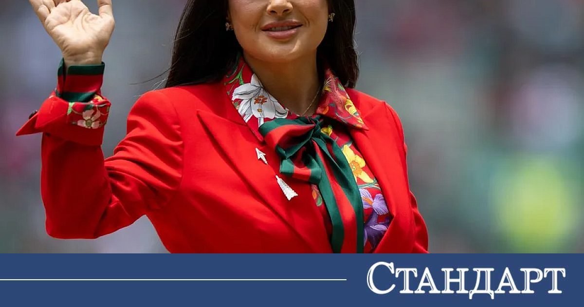 Dünya Kupası'nda Ateşli Görüntü! Salma Hayek Hayranlarının Nefesini Kesti