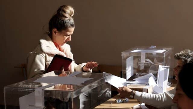 Bulgaristan Nisan Seçimlerini Planlıyor, Geçici Kabine Göreve Başladı