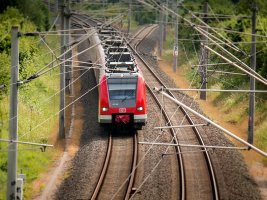 Almanya'da Bulgar Tren Görevlisi 120 Km/Saat Hızla Giden Trenden Düştü