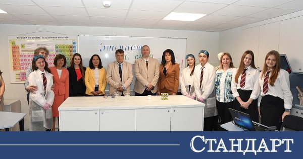 Eğitim ve Bilim Bakanı Prof. Dr. Georgi Valçev, Maksim Gorki Ortaokulundaki Yeni STEM Merkezini Açtı