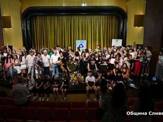 Tüm Ülkeden Genç Yetenekler Sliven'e 'Mavi Kayalar Altında Sahne' Tiyatro Festivali İçin Geliyor