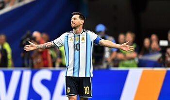 Messi penaltı kaçırdı, ama tarihe geçti ve Arjantin'e zafer kazandırdı
