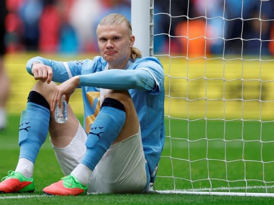 Erling Haaland'dan Dünya Kupası Öncesi Buz Hokeyi Molası