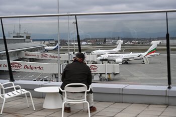 Arızalı Kamyon Vasil Levski Havalimanı’nda Uçuşları Geçici Olarak Durdurdu