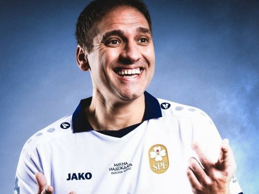 Berbatov ve Vidić'in İmzalı Formaları Stiliyan Petrov Vakfı'nın Hayır Müzayedesinde