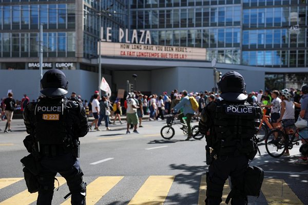 Polis, protestoculara göz yaşartıcı gaz kullandı. Fotoğraflar: Reuters