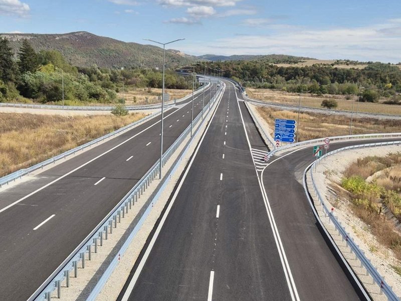 18 Haziran'da Hemus Otoyolu'nun 71. Km'sinde Sofya Yönünde Trafik Sollama Şeridinden Akacak