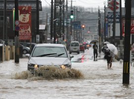 Japonya'ya İki Tropikal Fırtına Yaklaşıyor: 120'den Fazla Uçuş İptal Edildi
