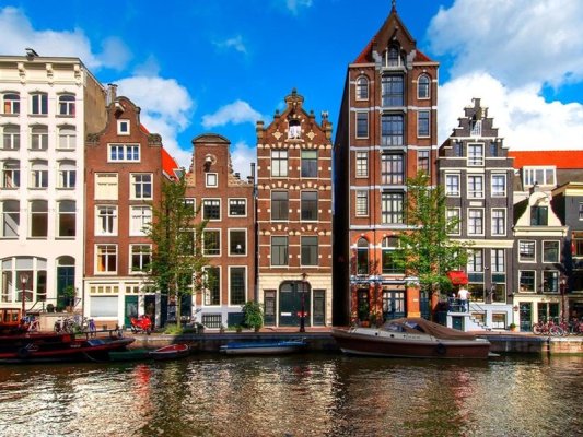 Amsterdam'da Patlama: Üç Kişi Gözaltına Alındı, 7 Yaralı