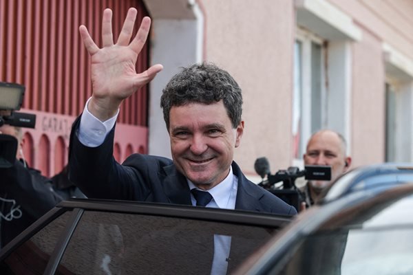 Romanya'da Siyasi Kriz Sürüyor: Cumhurbaşkanı Azınlık Hükümeti Kurulacağını Açıkladı