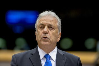 Eski Avrupa Komiseri İçin Tutuklama Emri Çıkarıldı